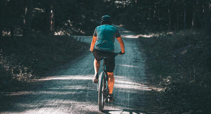 Mann auf Fahrrad